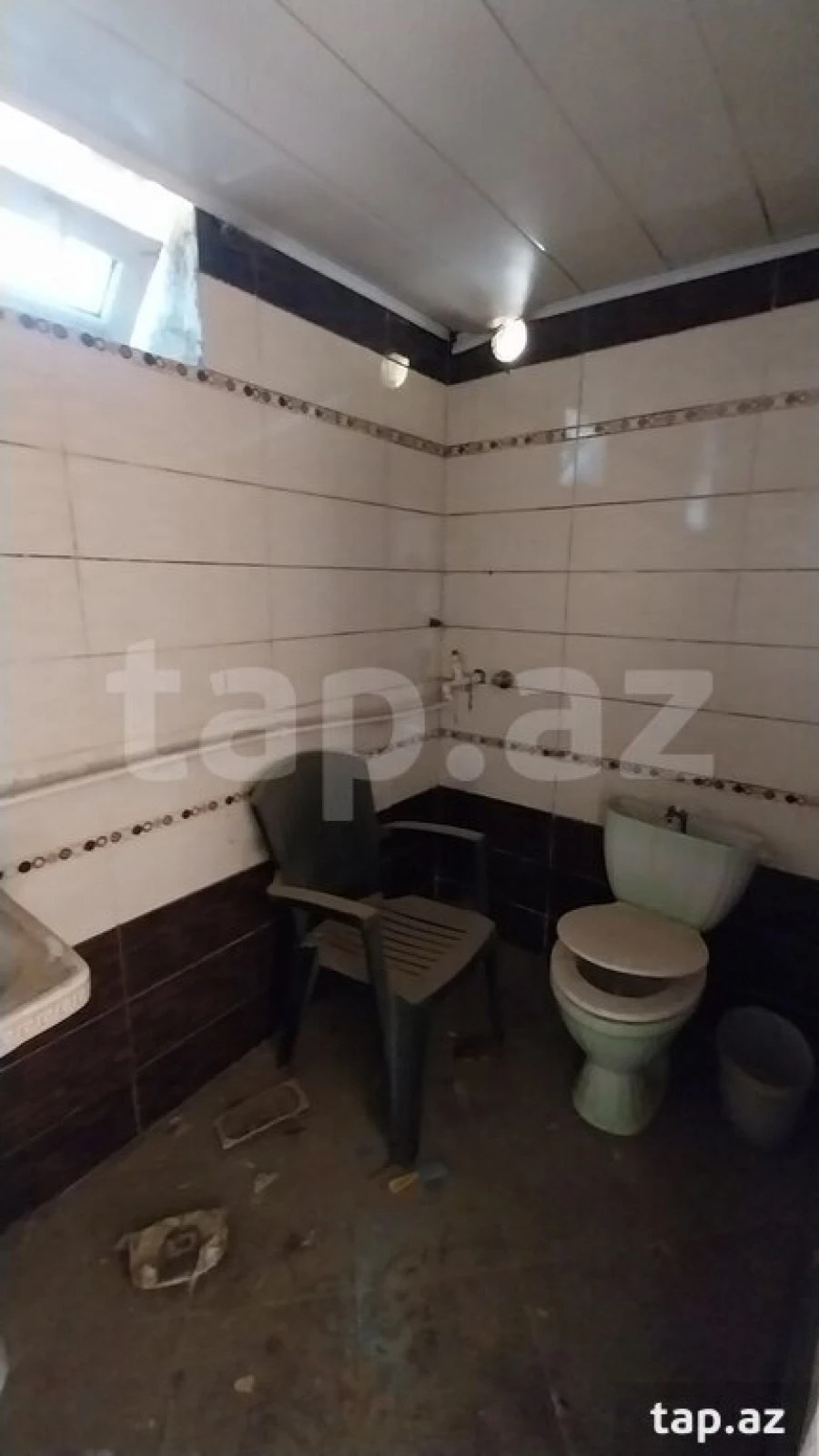 Satılır 10 otaqlı həyət evi