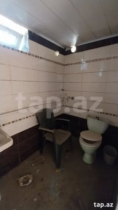 Satılır 10 otaqlı həyət evi