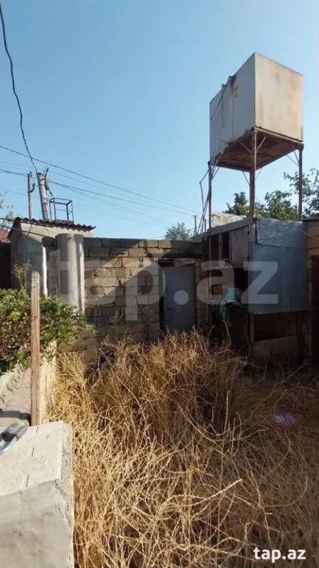 Satılır 10 otaqlı həyət evi