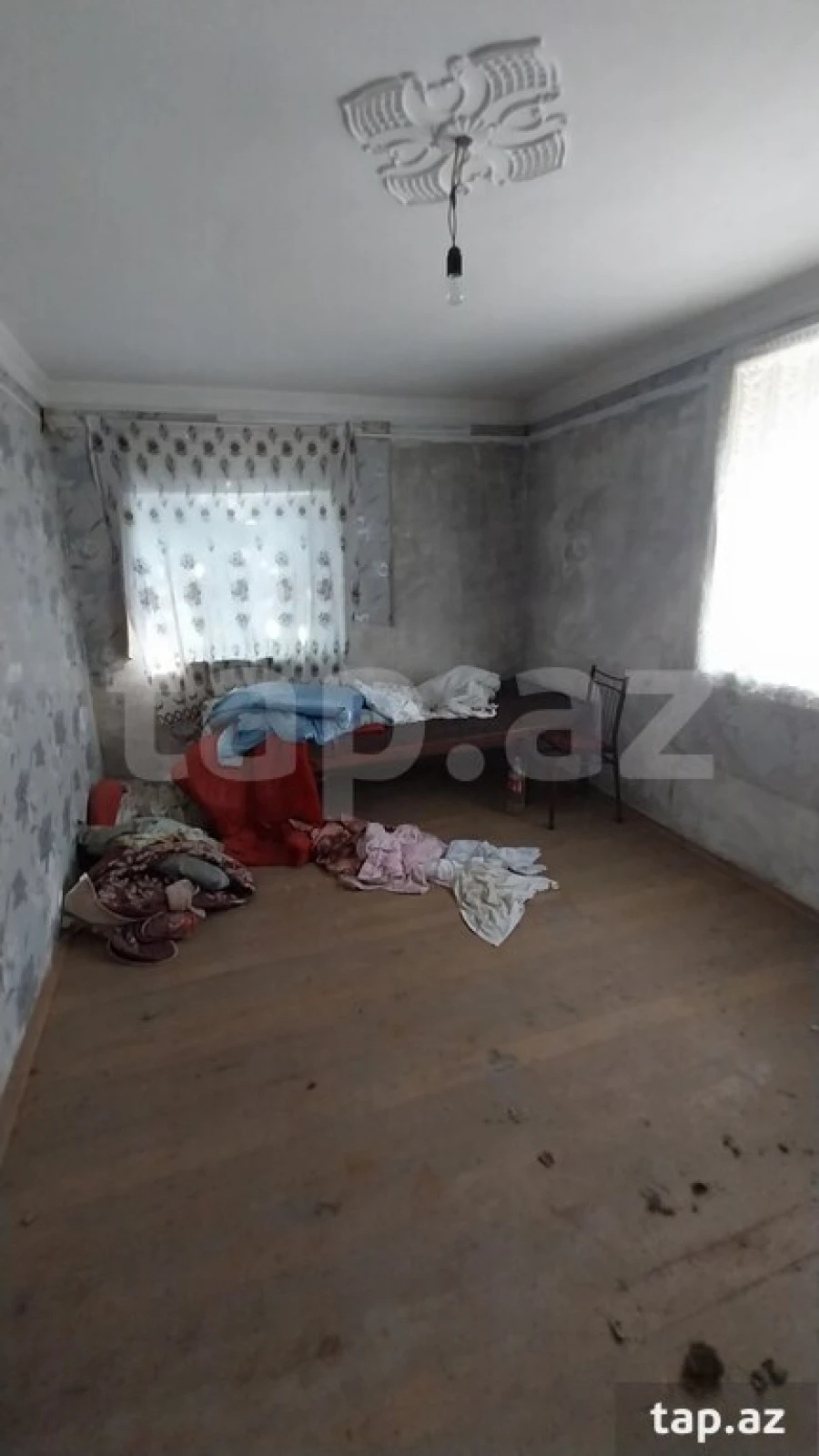 Satılır 10 otaqlı həyət evi