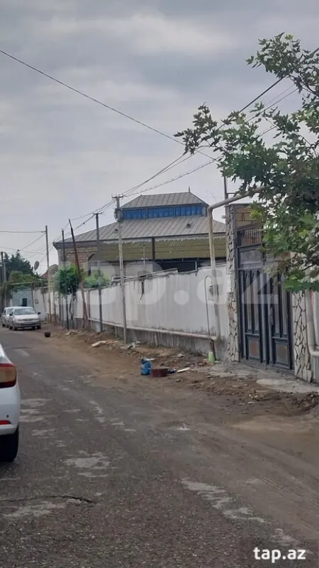 Satılır 10 otaqlı həyət evi