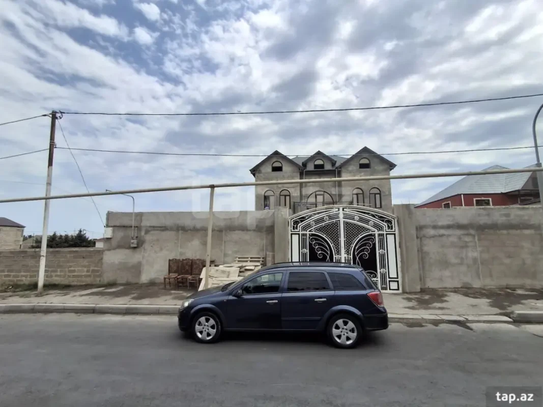 Satılır 7 otaqlı həyət evi 360 m²