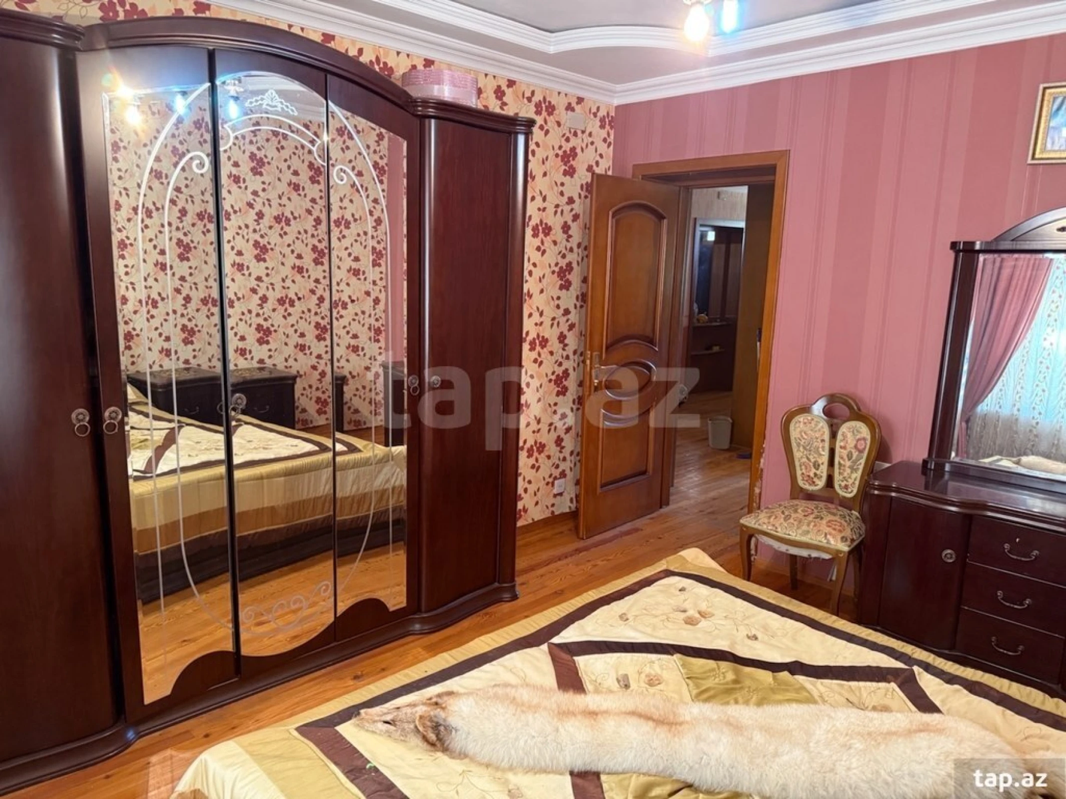 Satılır 6 otaqlı həyət evi