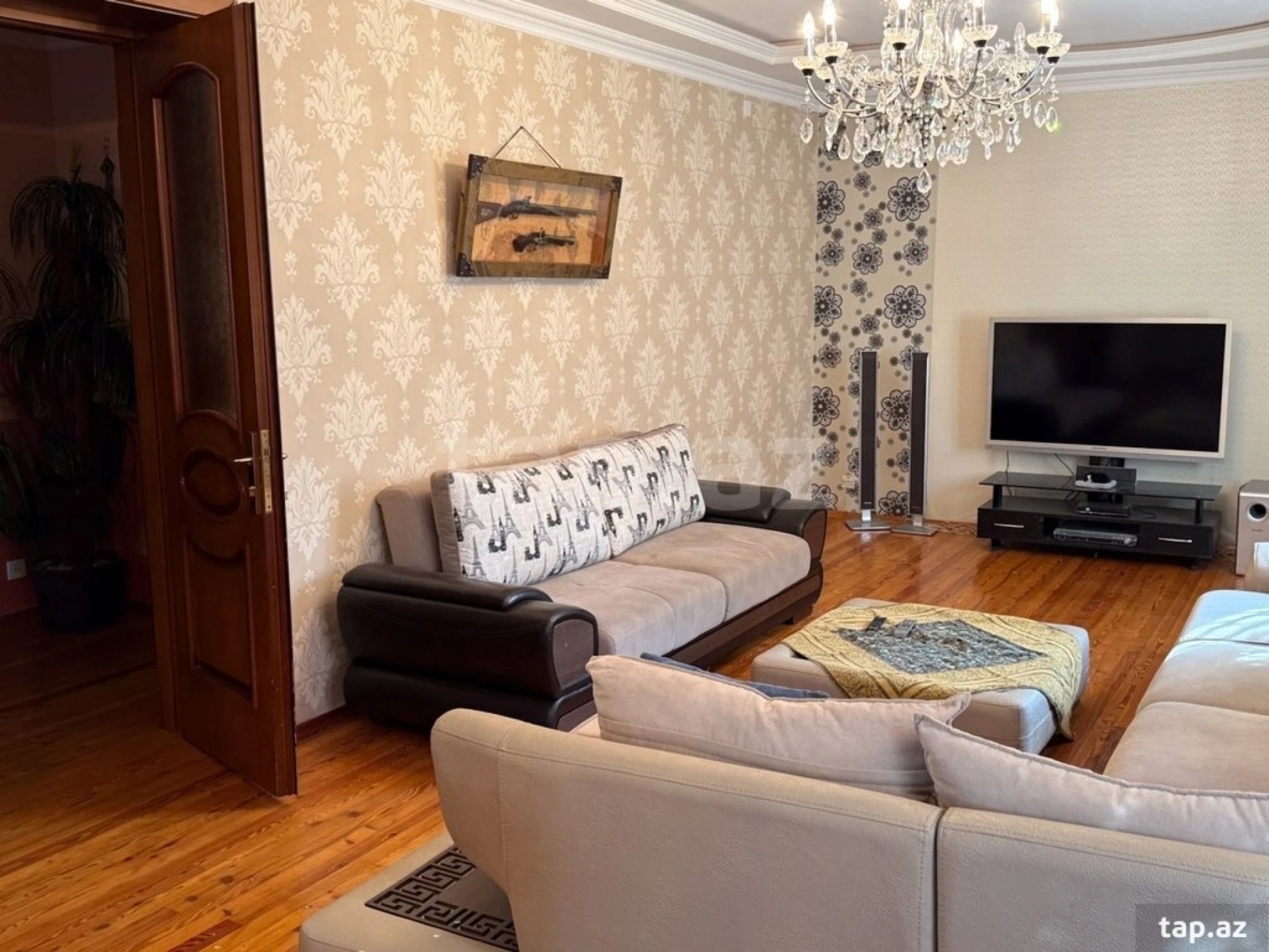 Satılır 6 otaqlı həyət evi