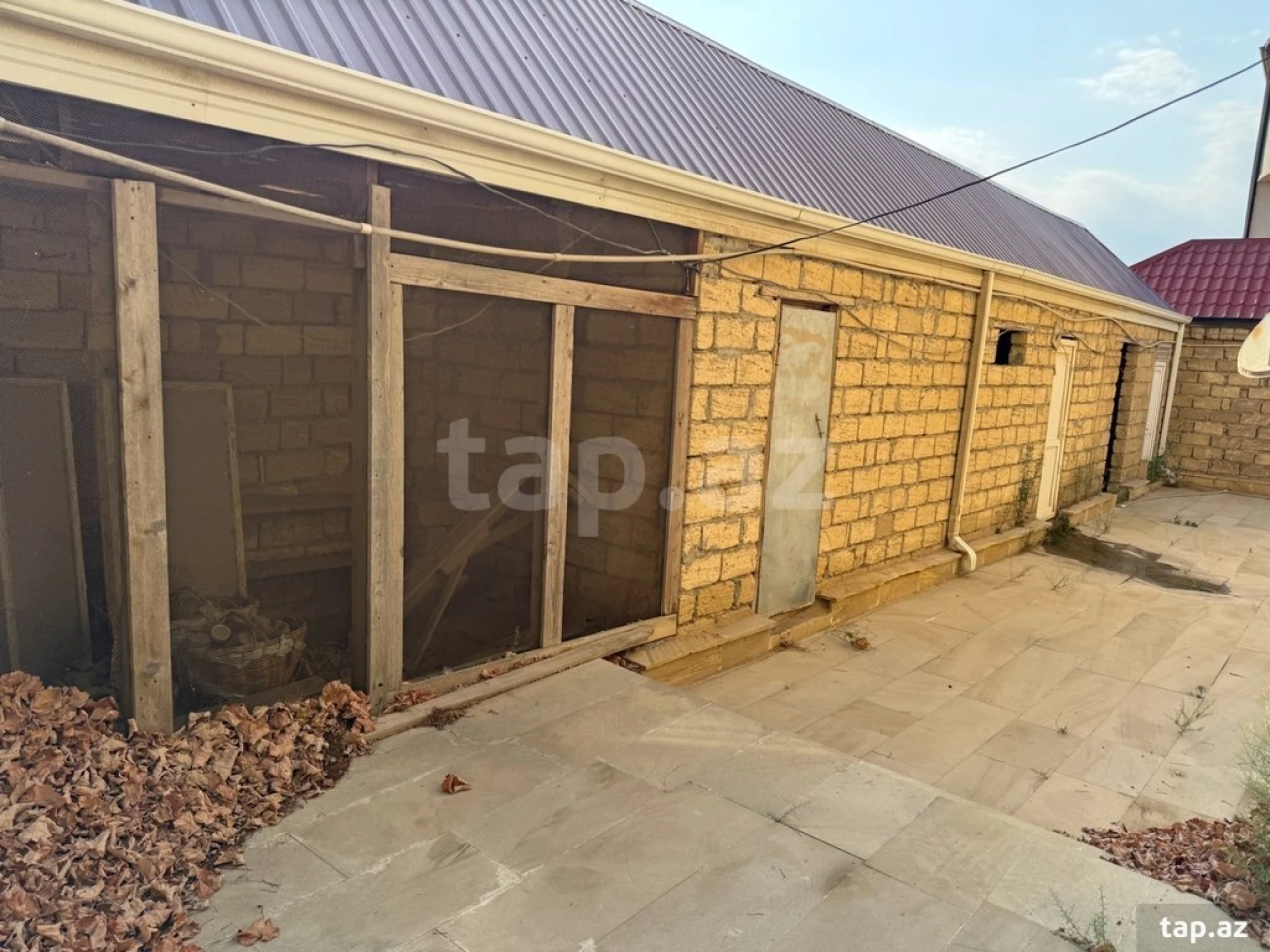 Satılır 6 otaqlı həyət evi