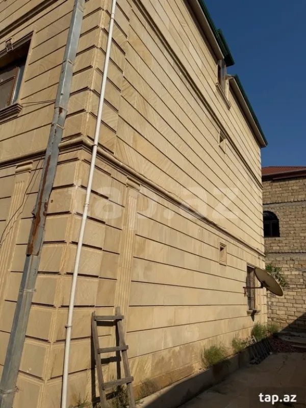 Satılır 6 otaqlı həyət evi