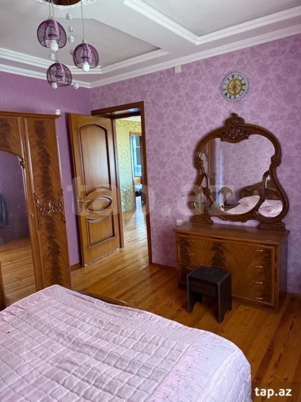 Satılır 6 otaqlı həyət evi