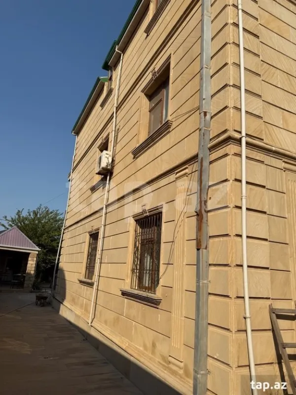 Satılır 6 otaqlı həyət evi