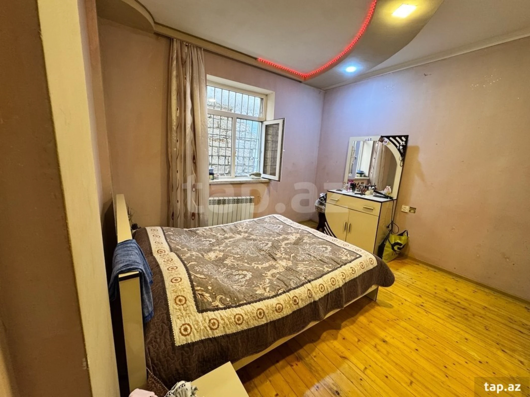 Satılır 6 otaqlı həyət evi