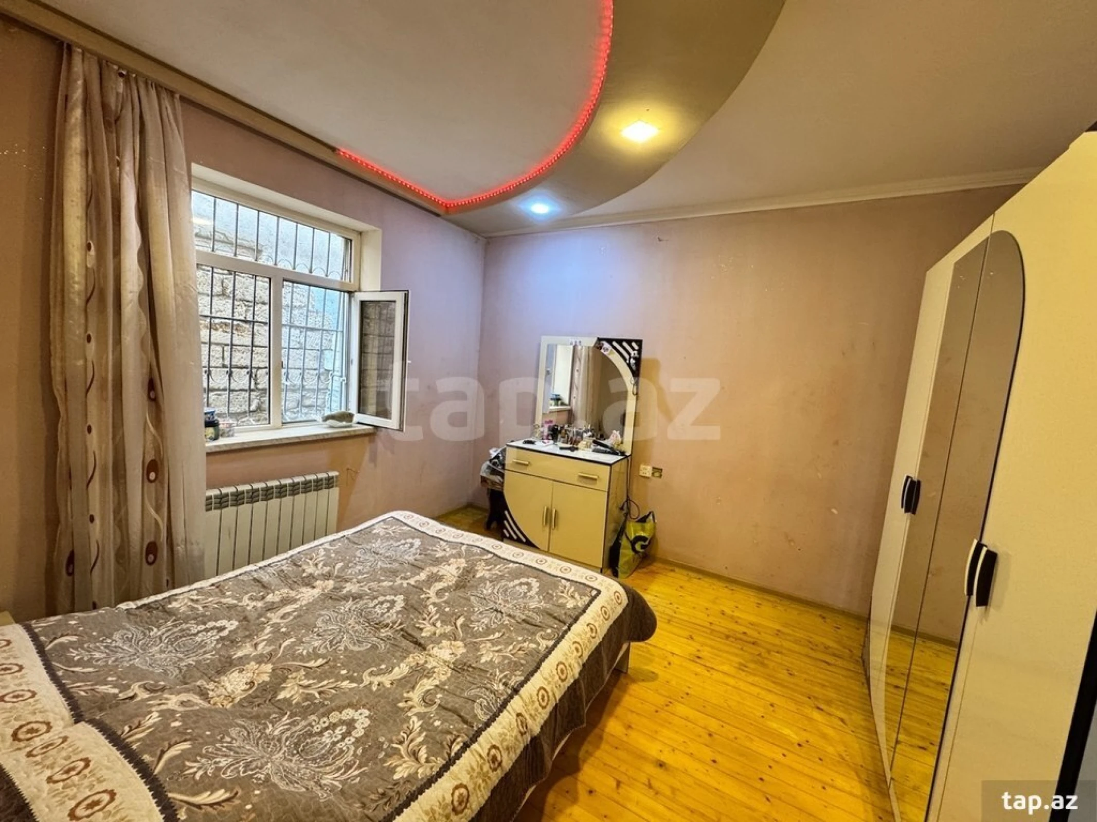 Satılır 6 otaqlı həyət evi