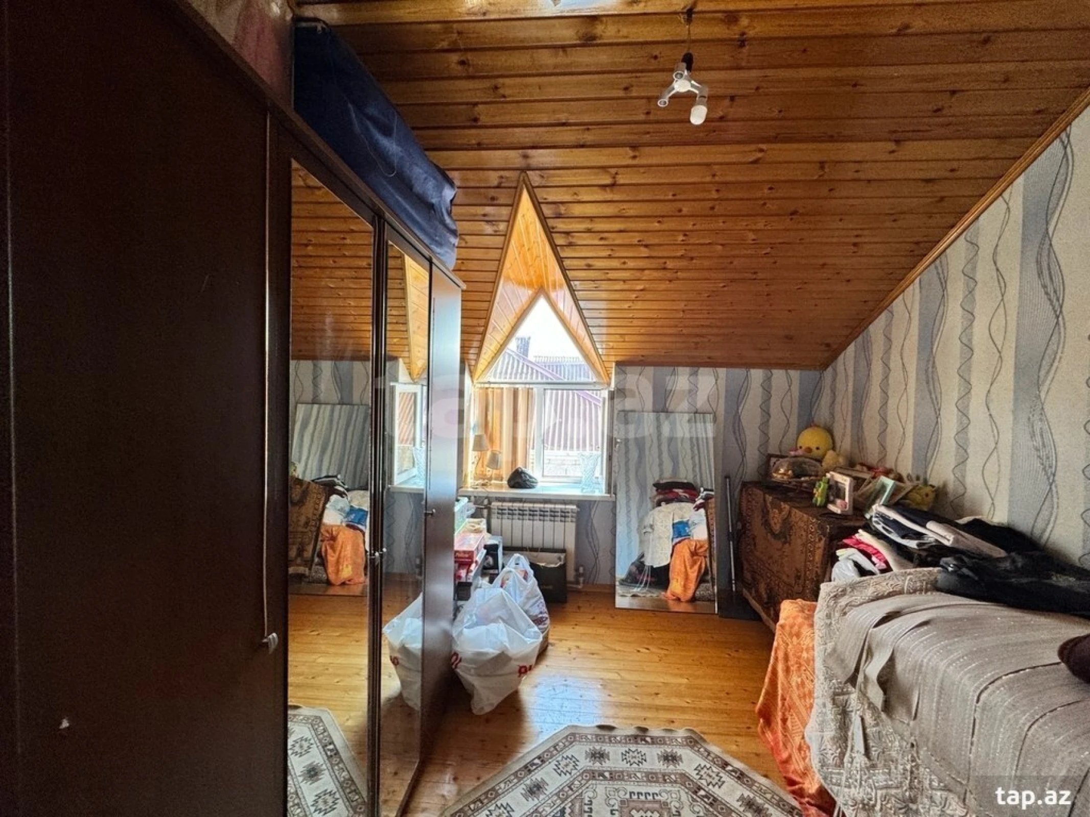 Satılır 6 otaqlı həyət evi