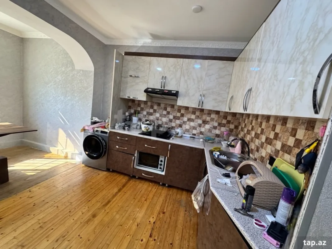 Satılır 6 otaqlı həyət evi