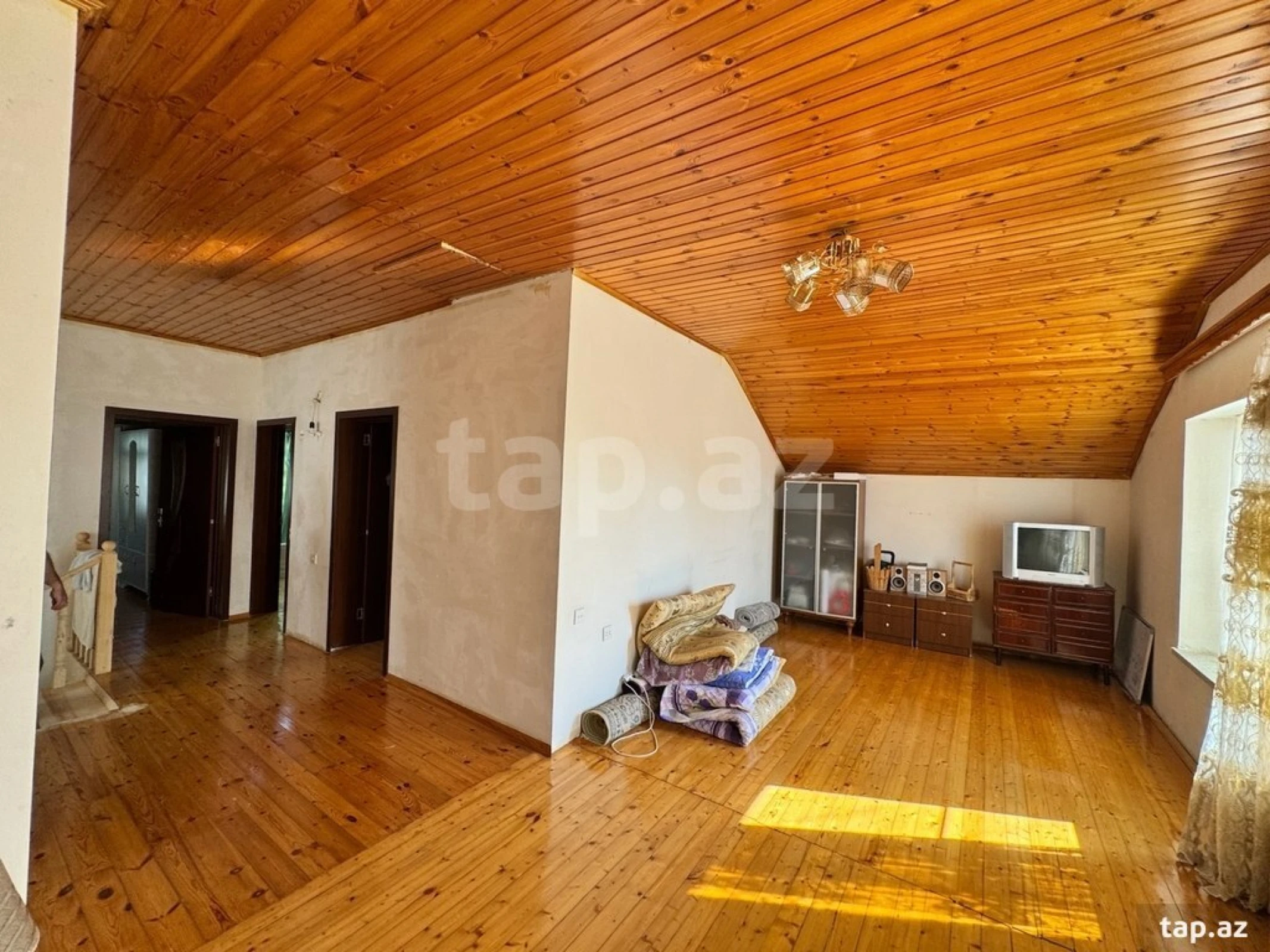 Satılır 6 otaqlı həyət evi