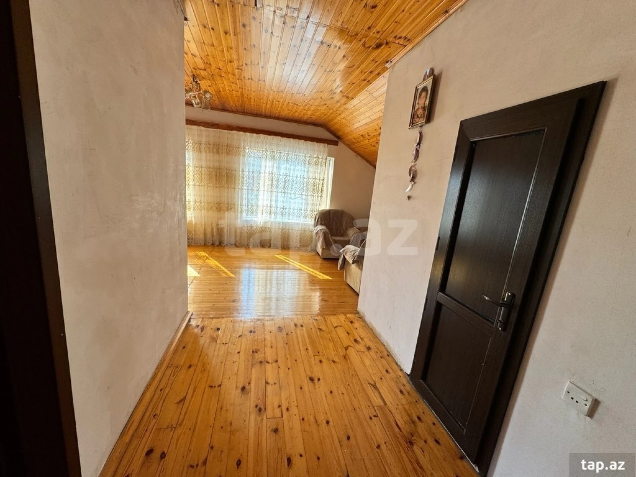 Satılır 6 otaqlı həyət evi