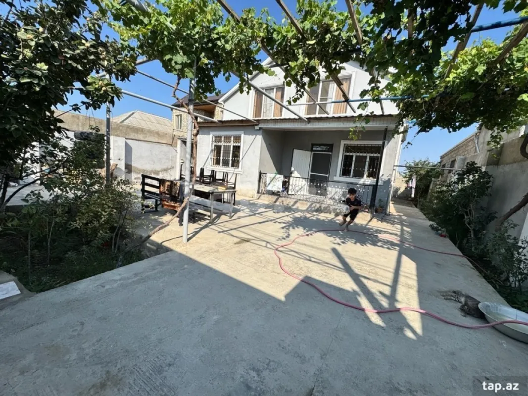 Satılır 6 otaqlı həyət evi