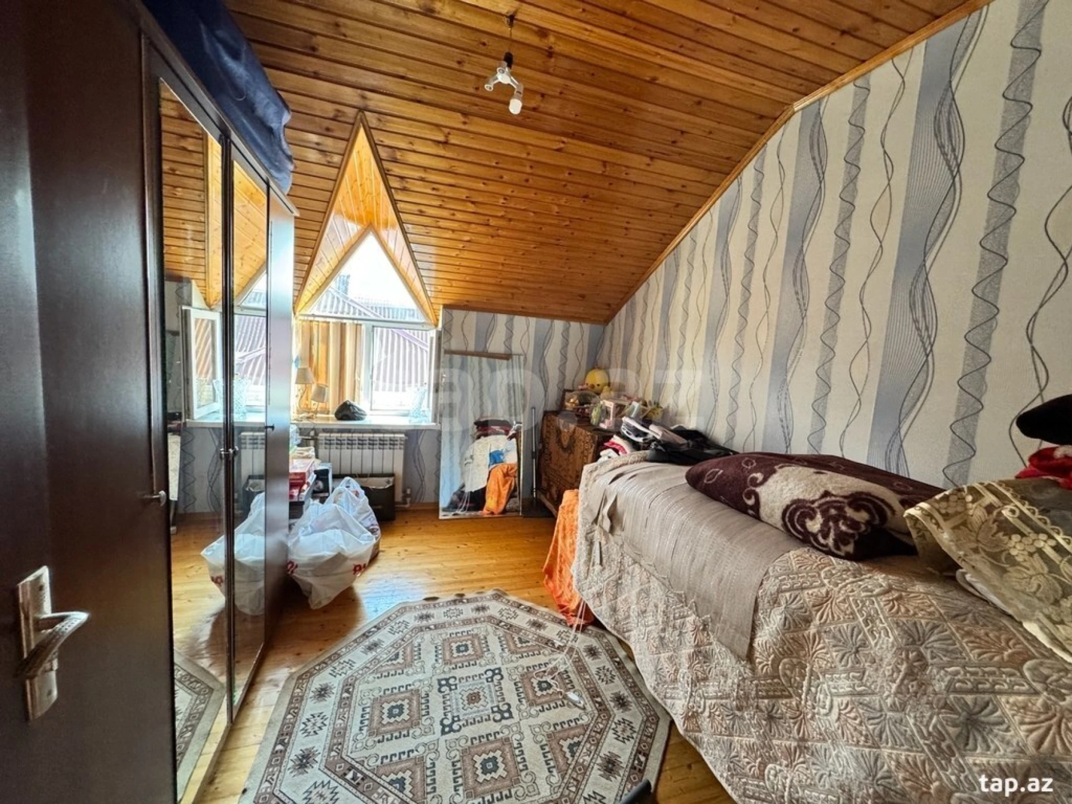 Satılır 6 otaqlı həyət evi