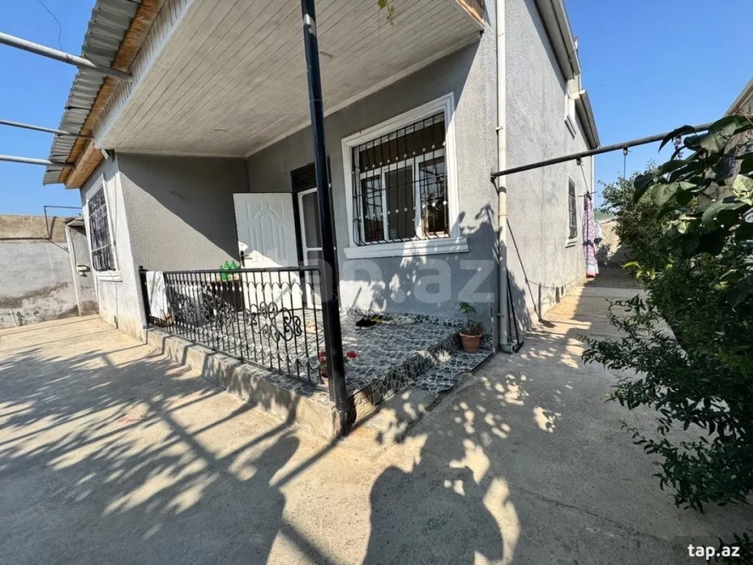 Satılır 6 otaqlı həyət evi