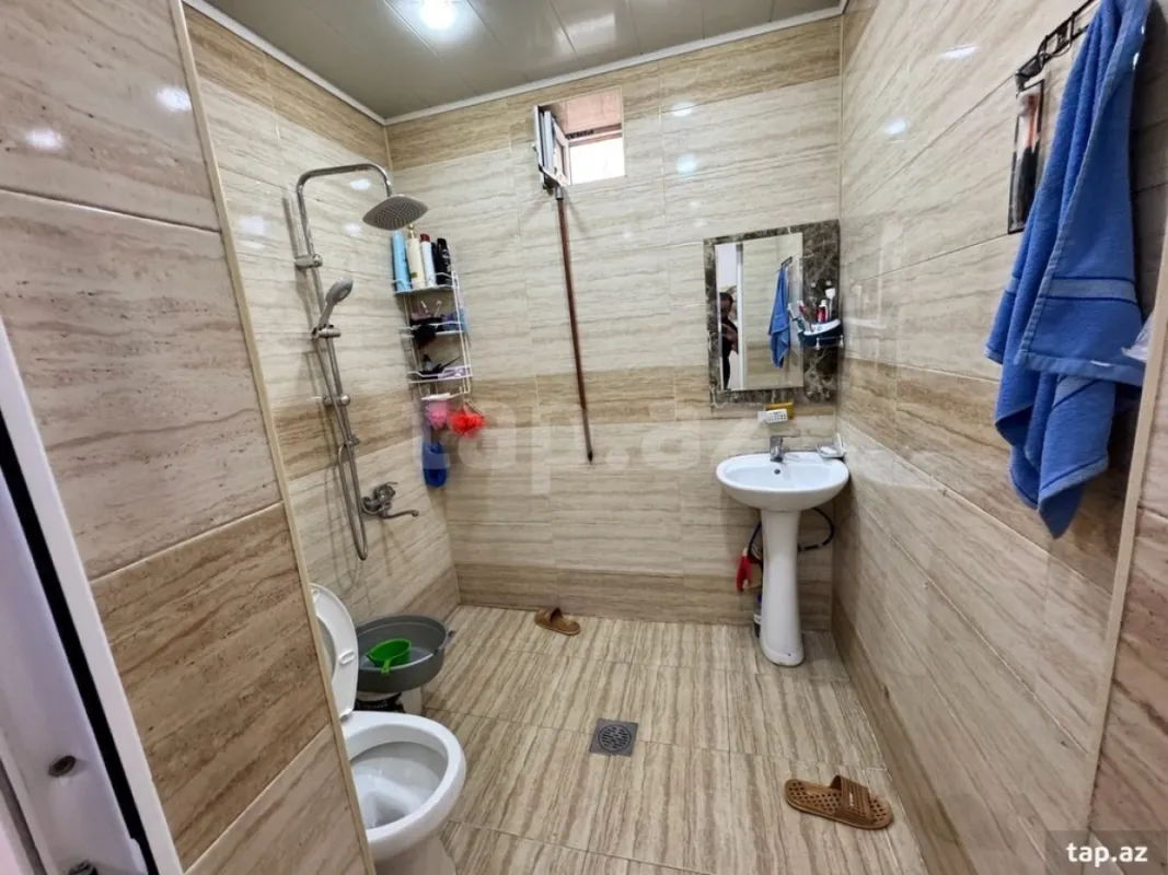 Satılır 6 otaqlı həyət evi