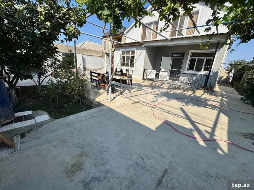Satılır 6 otaqlı həyət evi