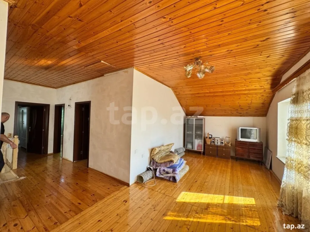 Satılır 6 otaqlı həyət evi