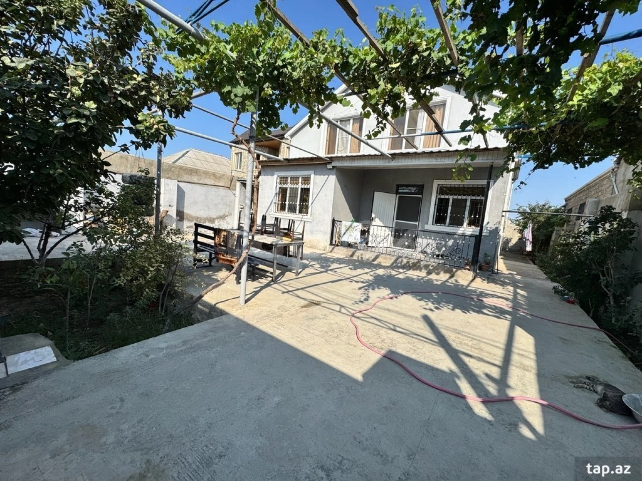 Satılır 6 otaqlı həyət evi