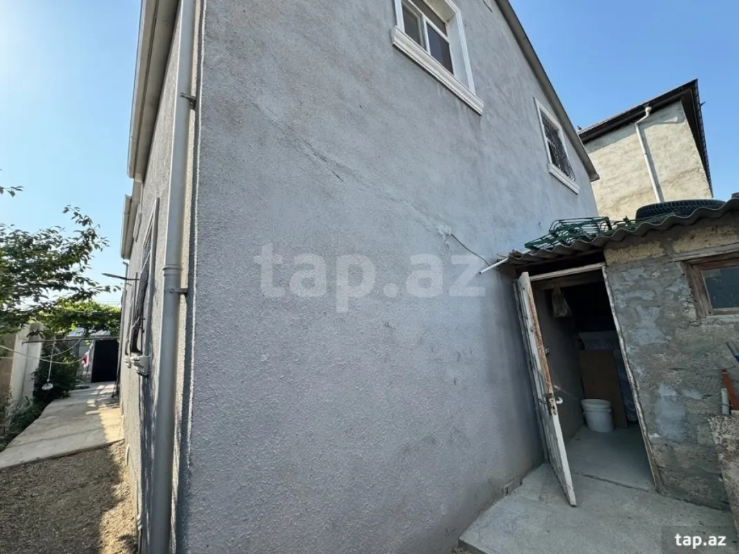 Satılır 6 otaqlı həyət evi