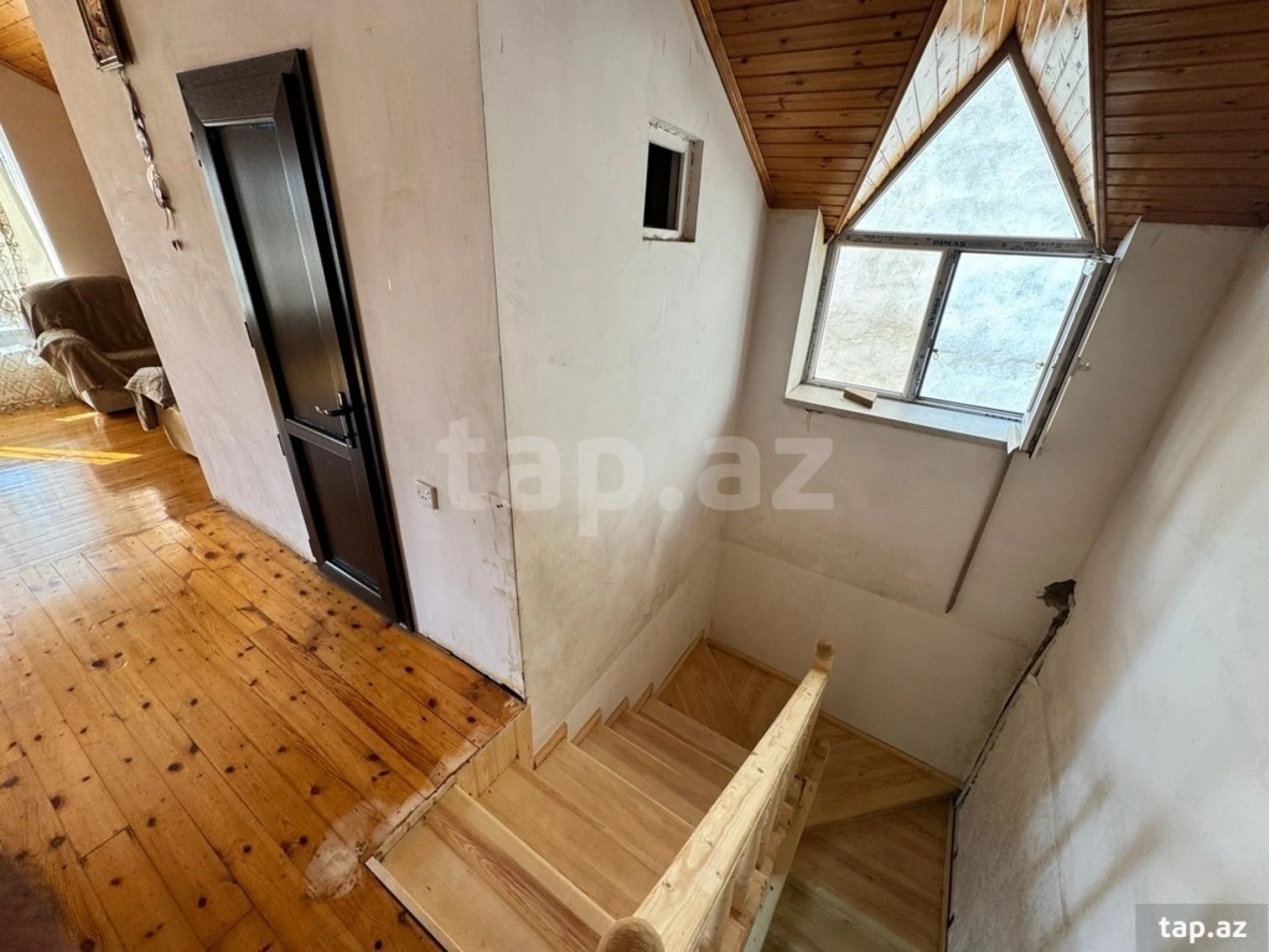 Satılır 6 otaqlı həyət evi