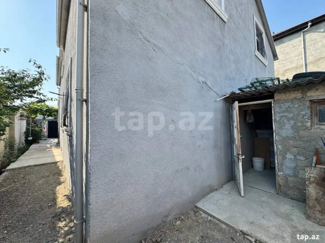 Satılır 6 otaqlı həyət evi