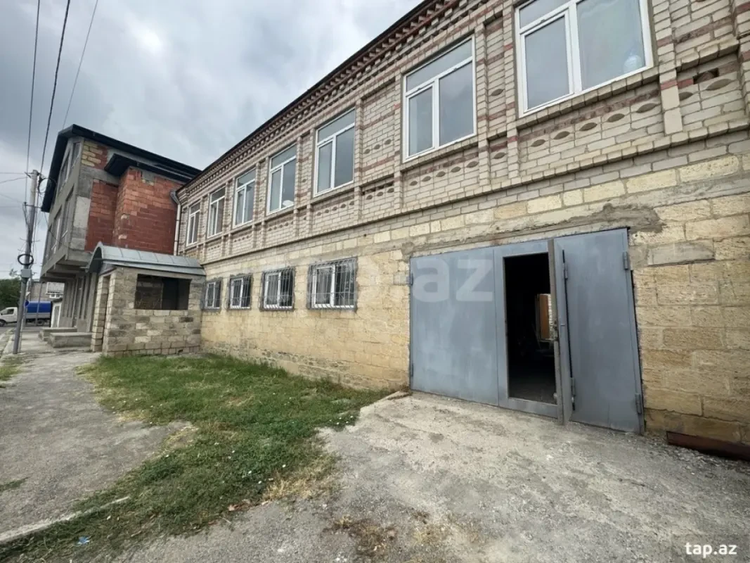 Satılır 5 otaqlı həyət evi 240 m²