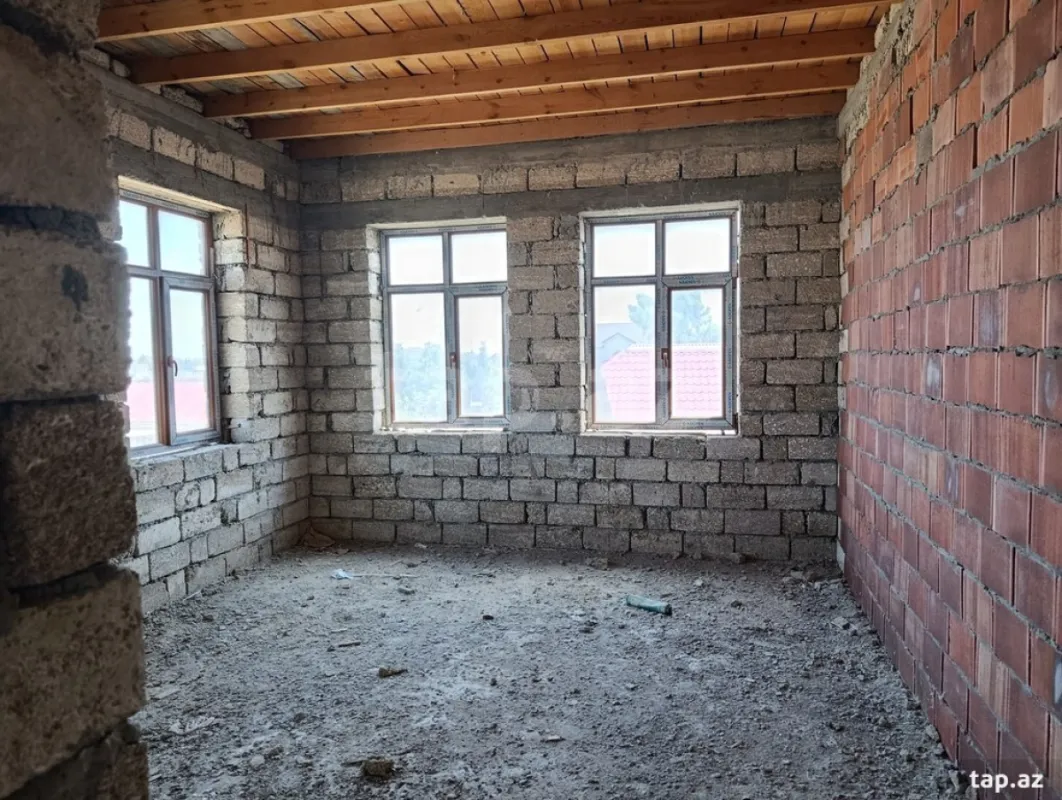 Satılır 6 otaqlı həyət evi