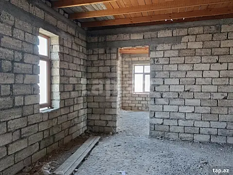 Satılır 6 otaqlı həyət evi