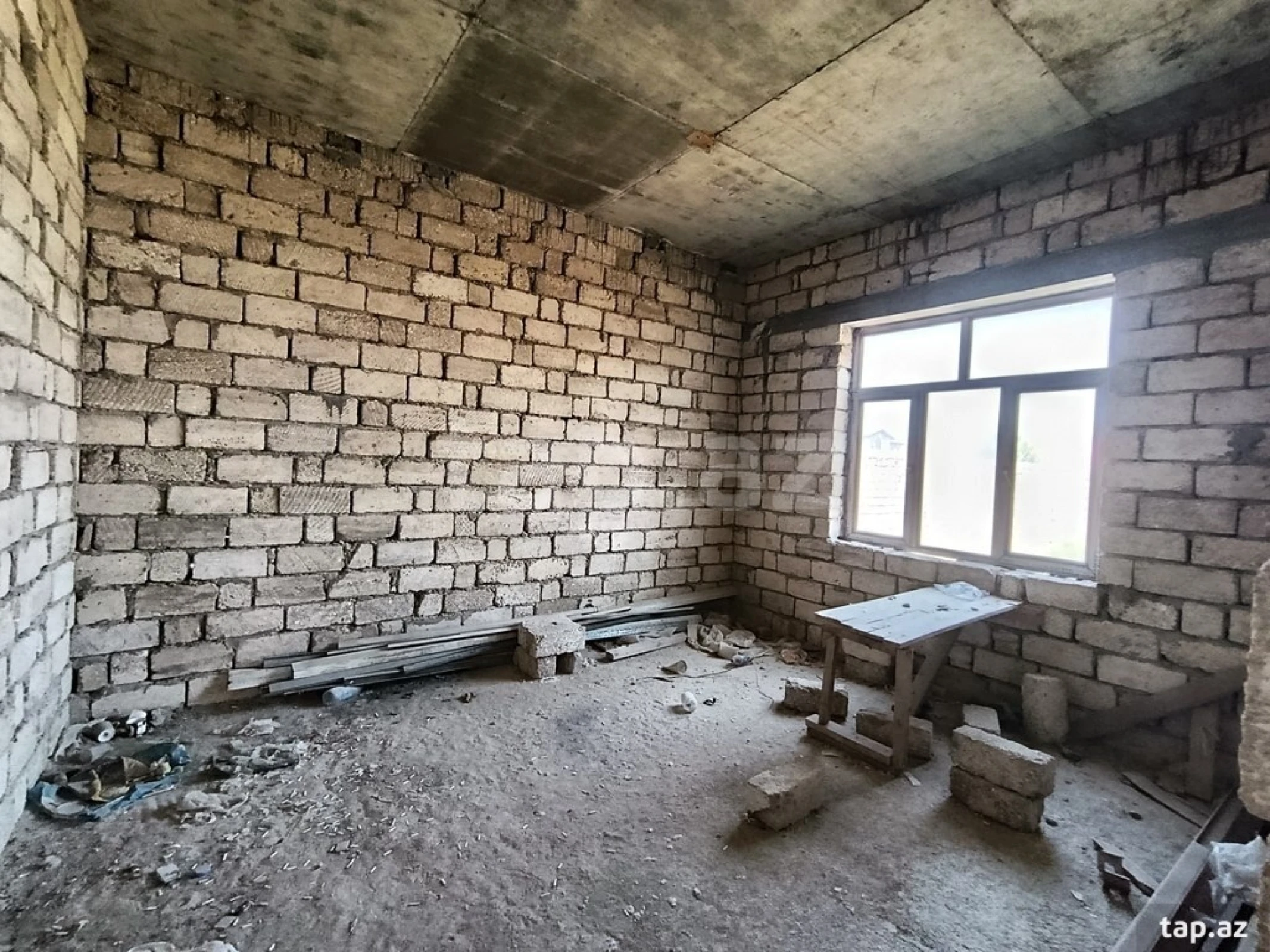 Satılır 6 otaqlı həyət evi