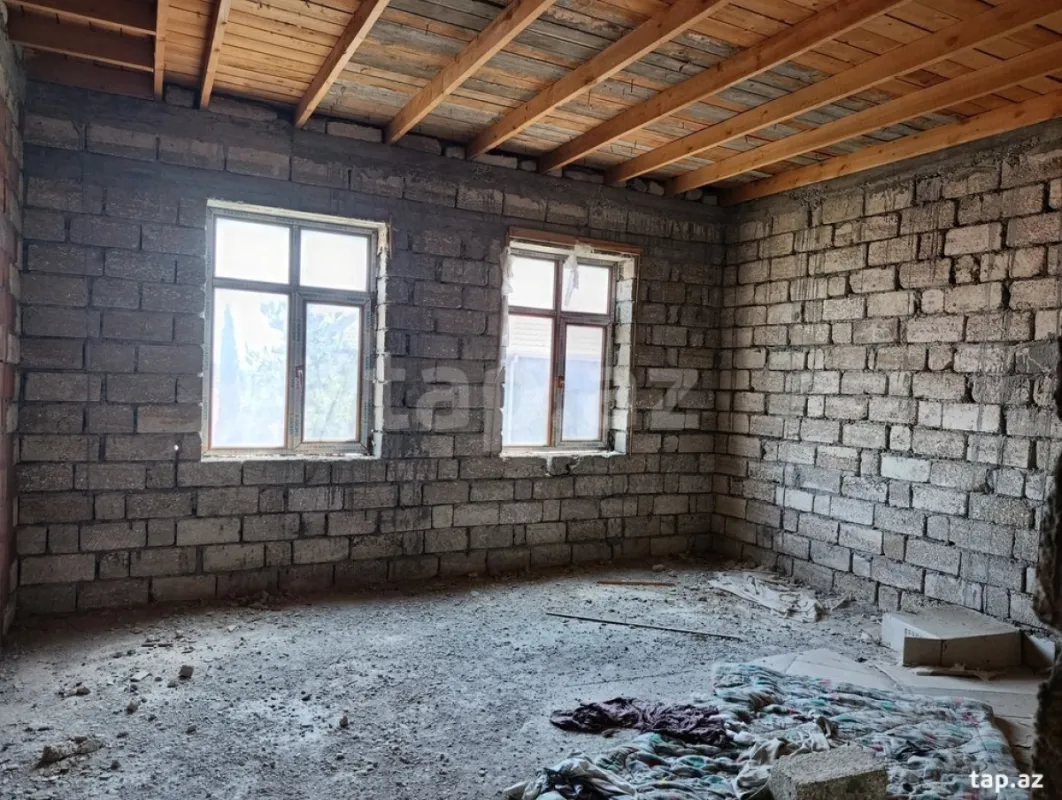 Satılır 6 otaqlı həyət evi