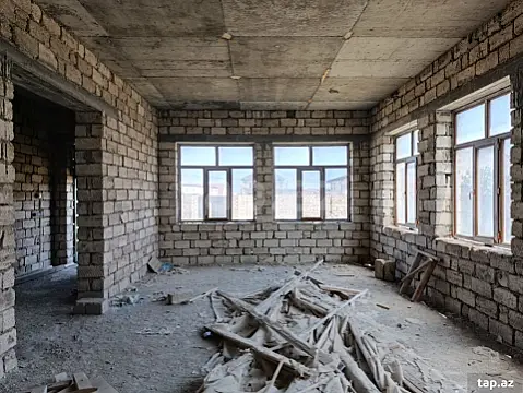 Satılır 6 otaqlı həyət evi