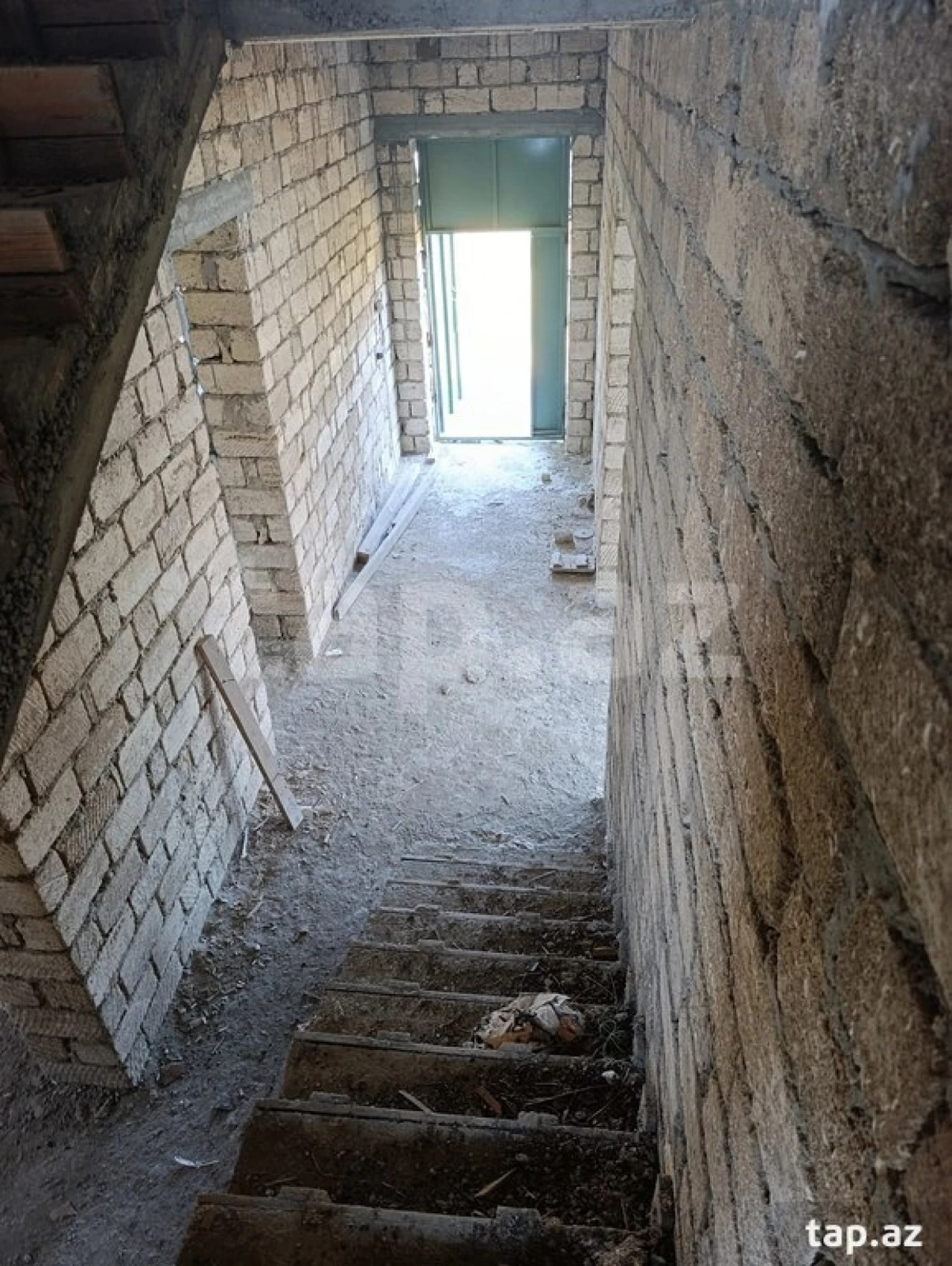 Satılır 6 otaqlı həyət evi