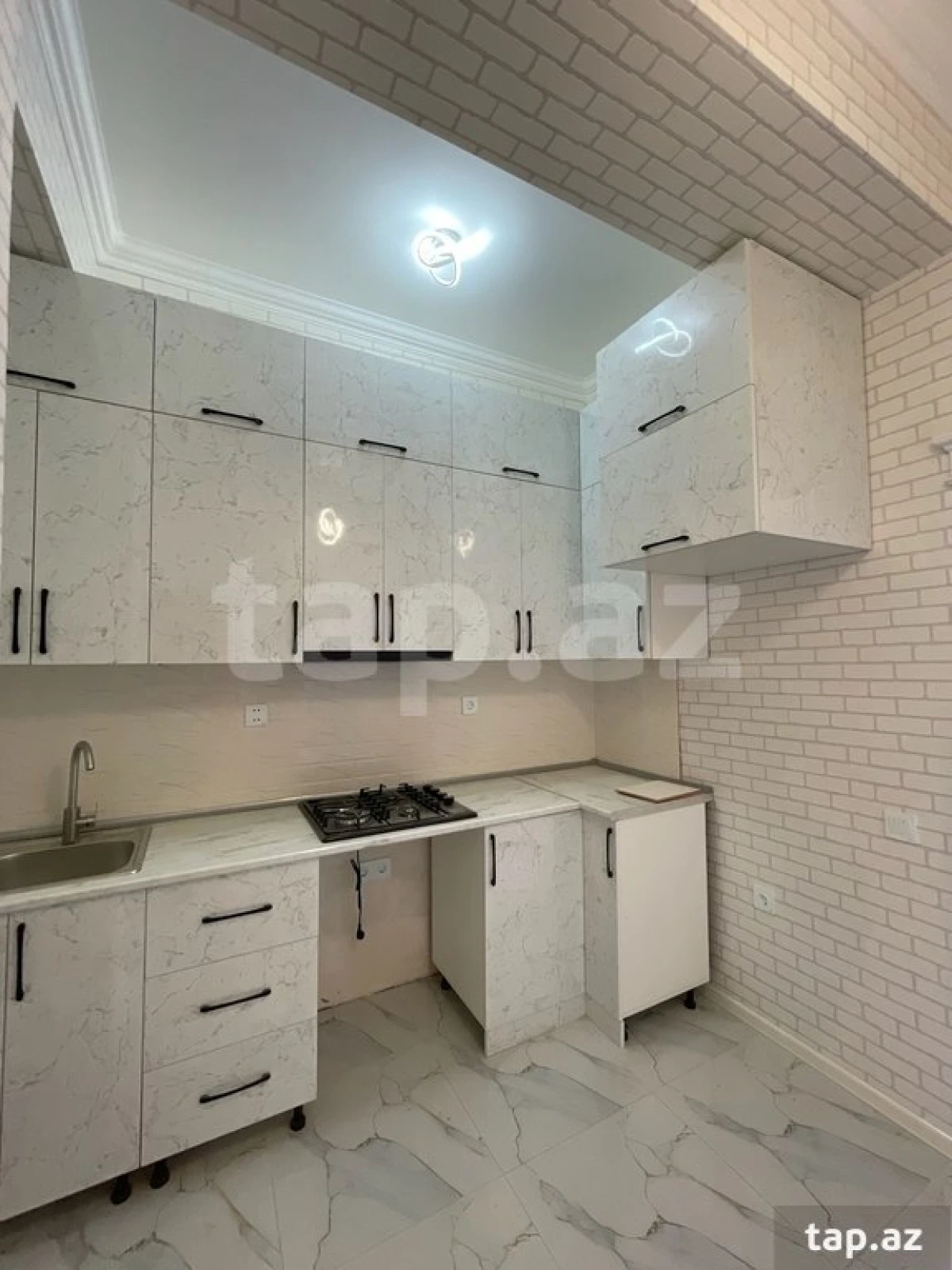 Satılır 3 otaqlı yeni tikili 64 m²
