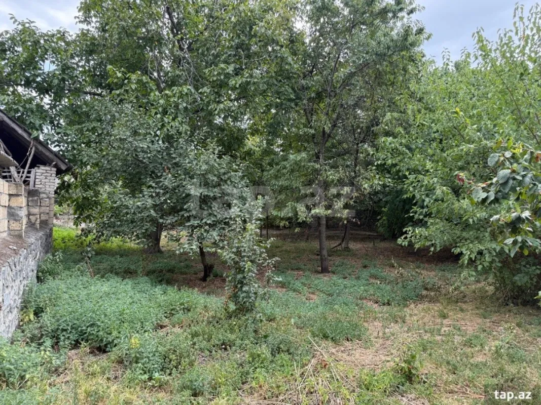 Satılır 8 otaqlı həyət evi