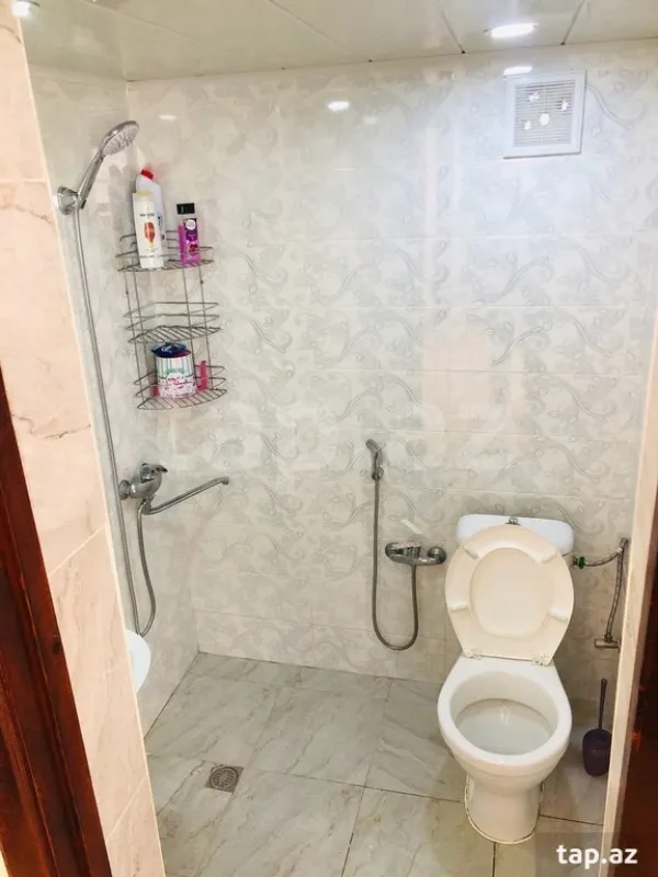 Kirayə verilir 5 otaqlı həyət evi