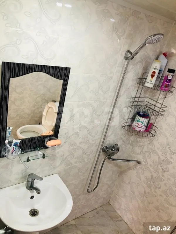 Kirayə verilir 5 otaqlı həyət evi