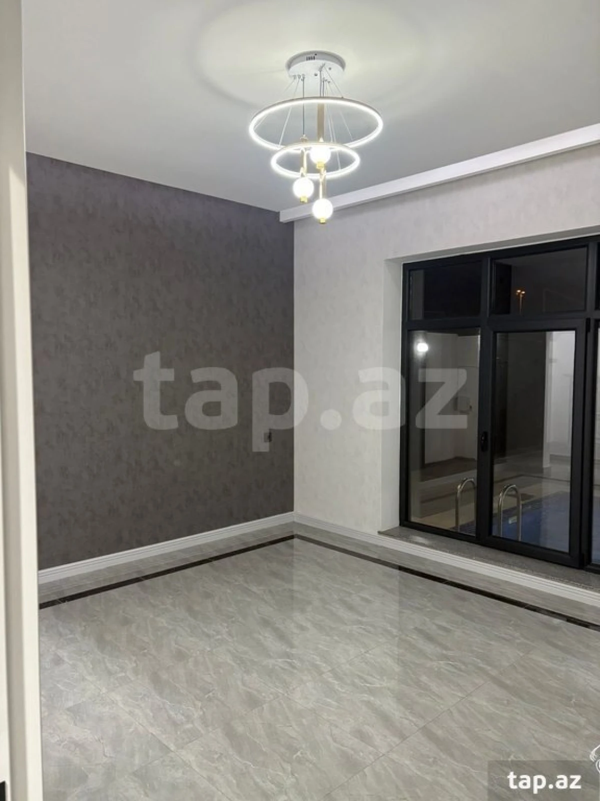 Satılır 5 otaqlı həyət evi