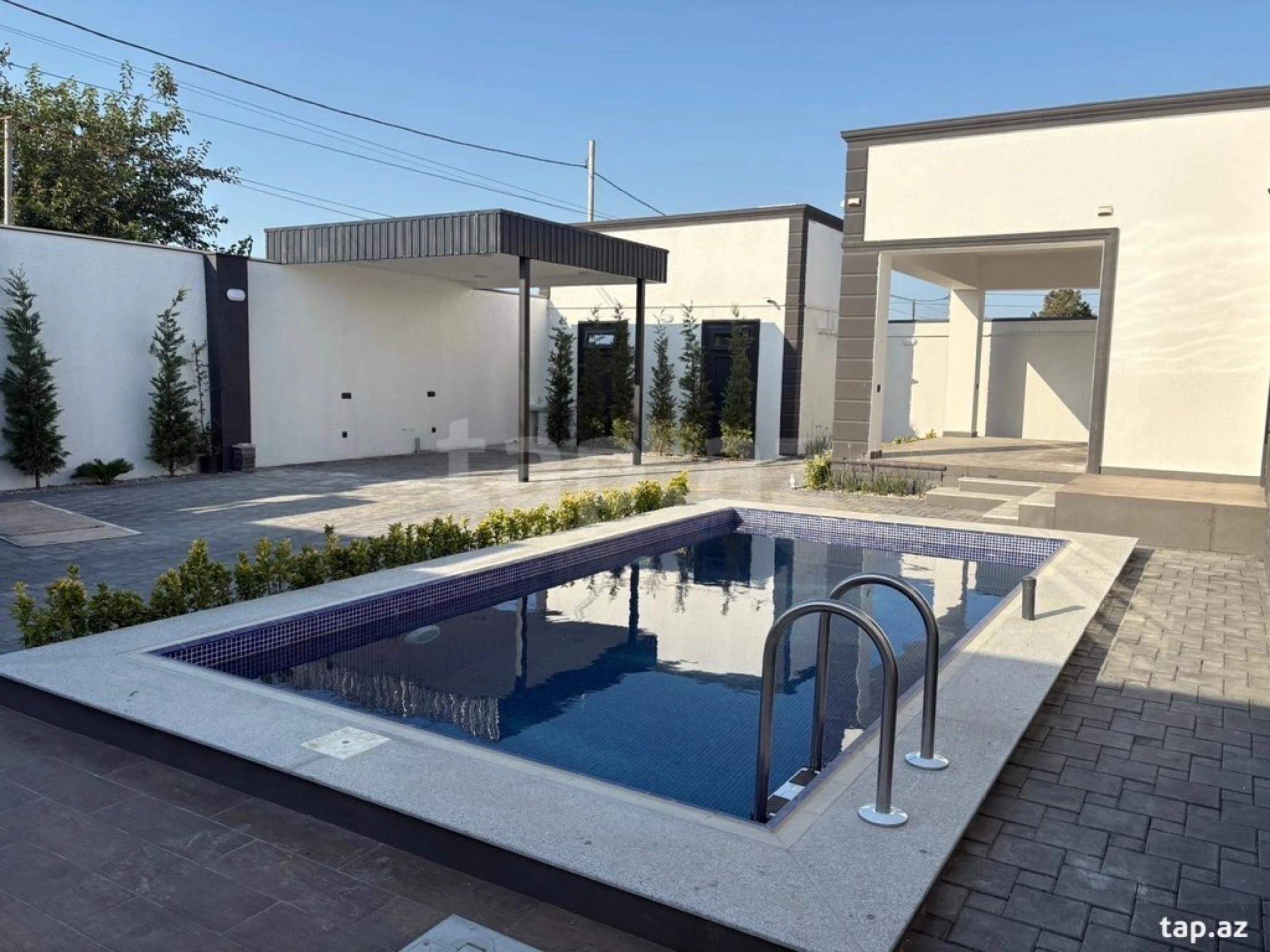 Satılır 5 otaqlı həyət evi