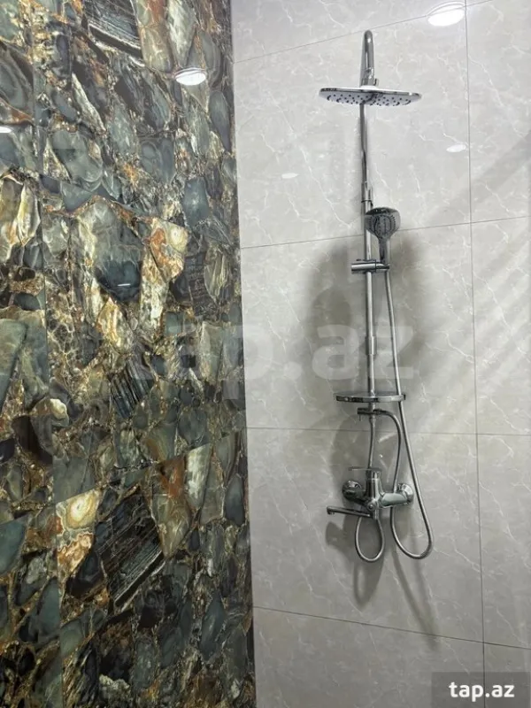 Satılır 5 otaqlı həyət evi