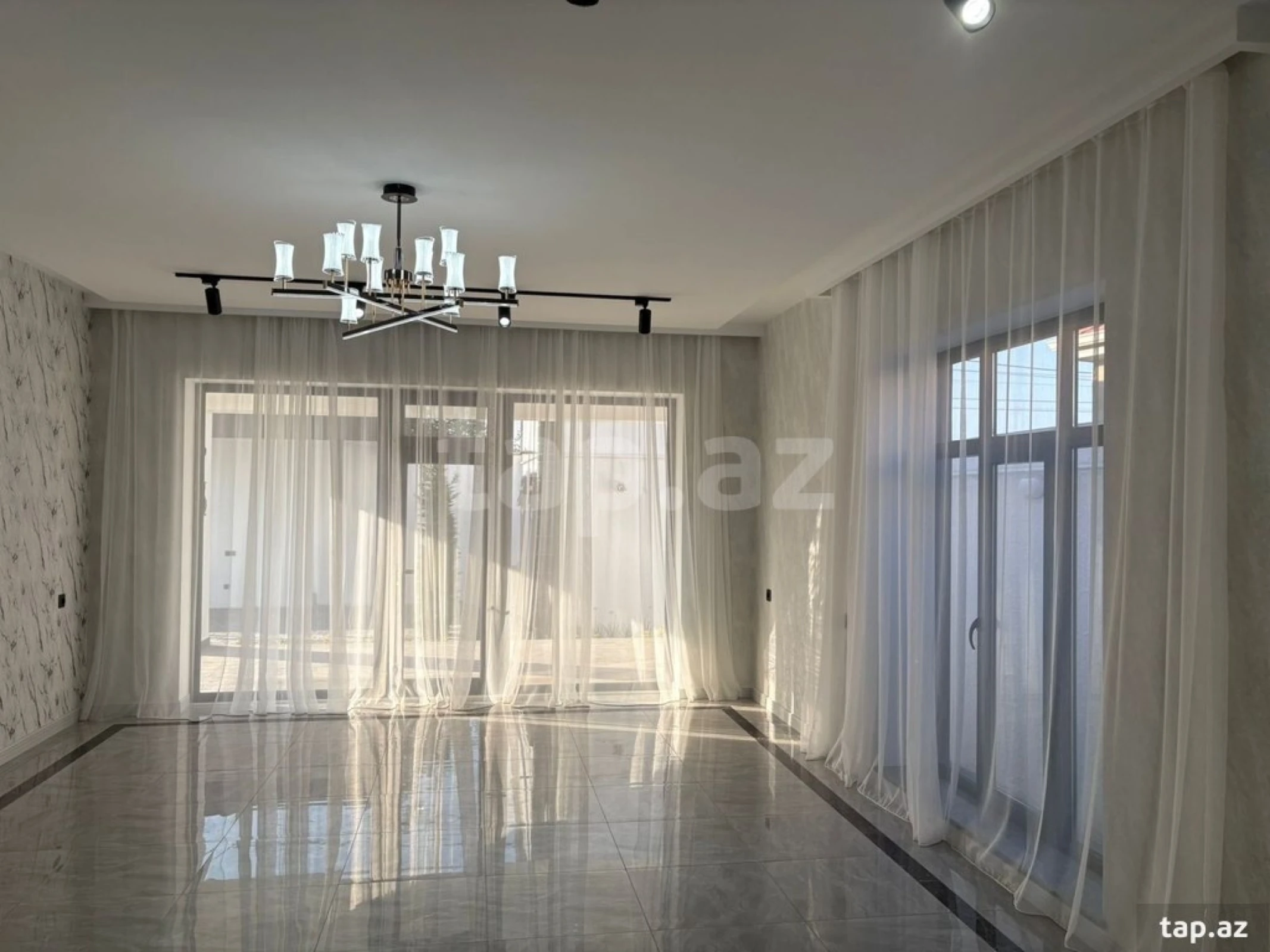 Satılır 5 otaqlı həyət evi