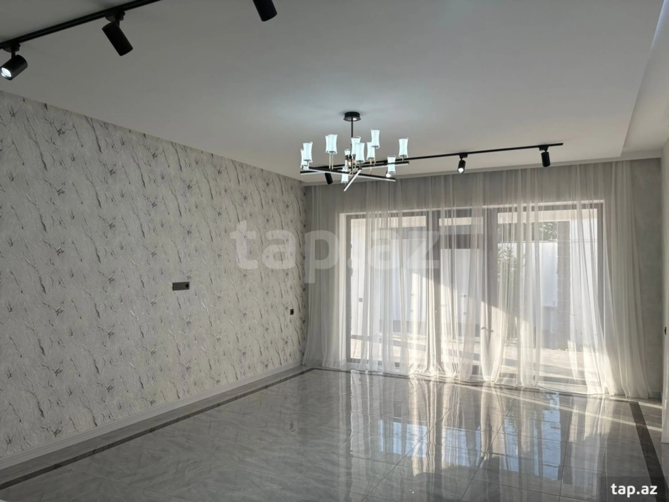 Satılır 5 otaqlı həyət evi