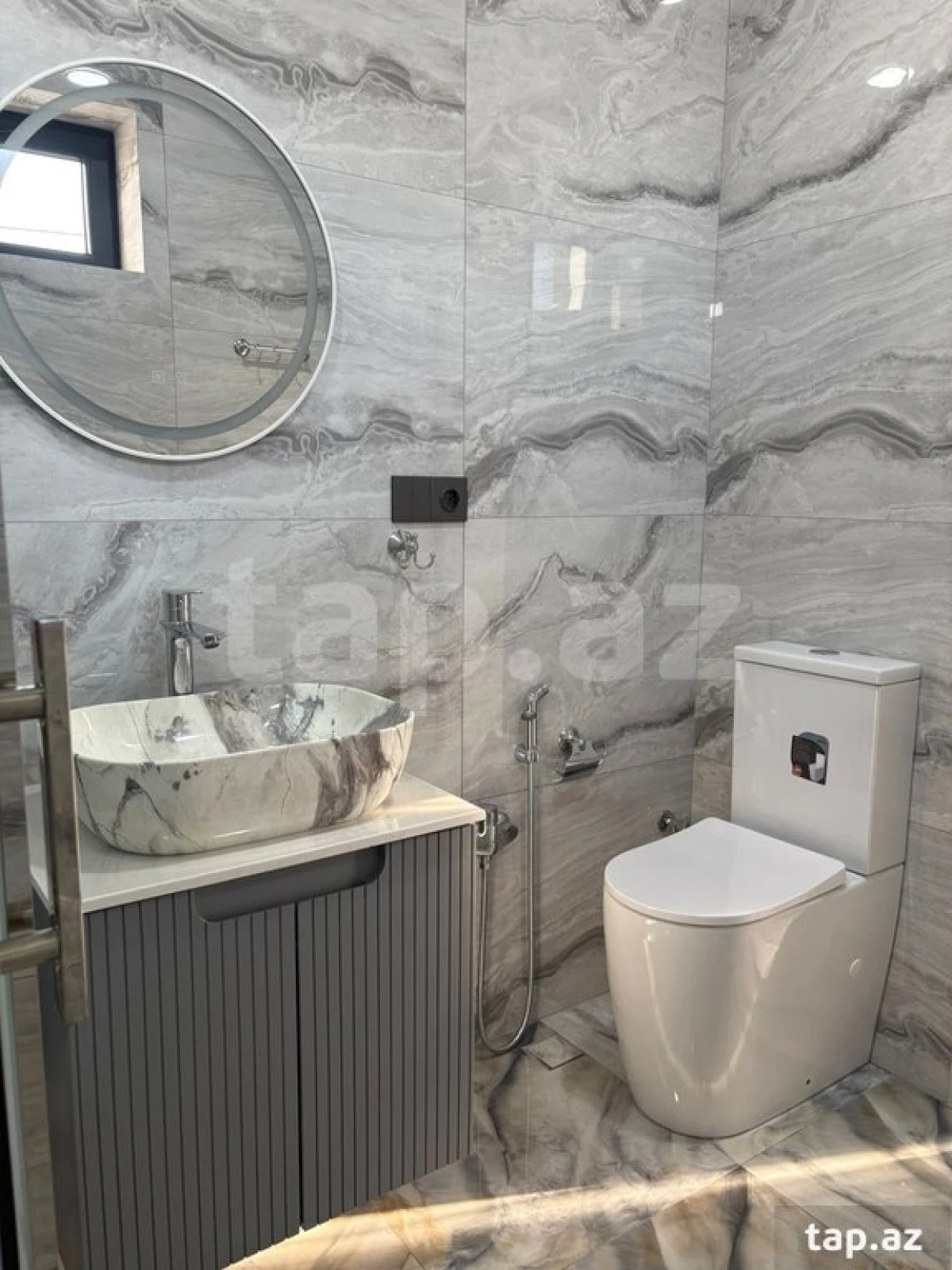 Satılır 5 otaqlı həyət evi