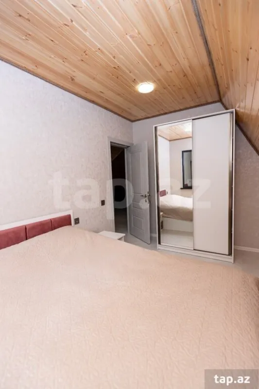 Satılır 9 otaqlı həyət evi