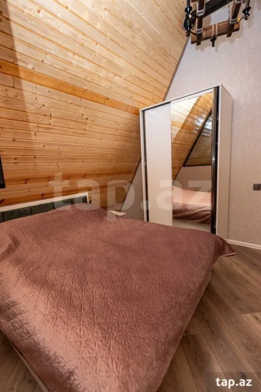 Satılır 9 otaqlı həyət evi