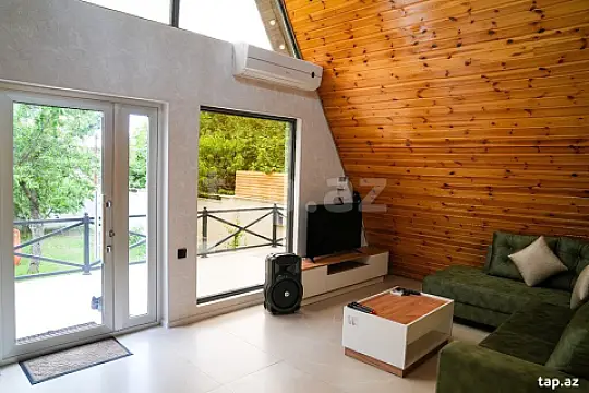 Satılır 9 otaqlı həyət evi