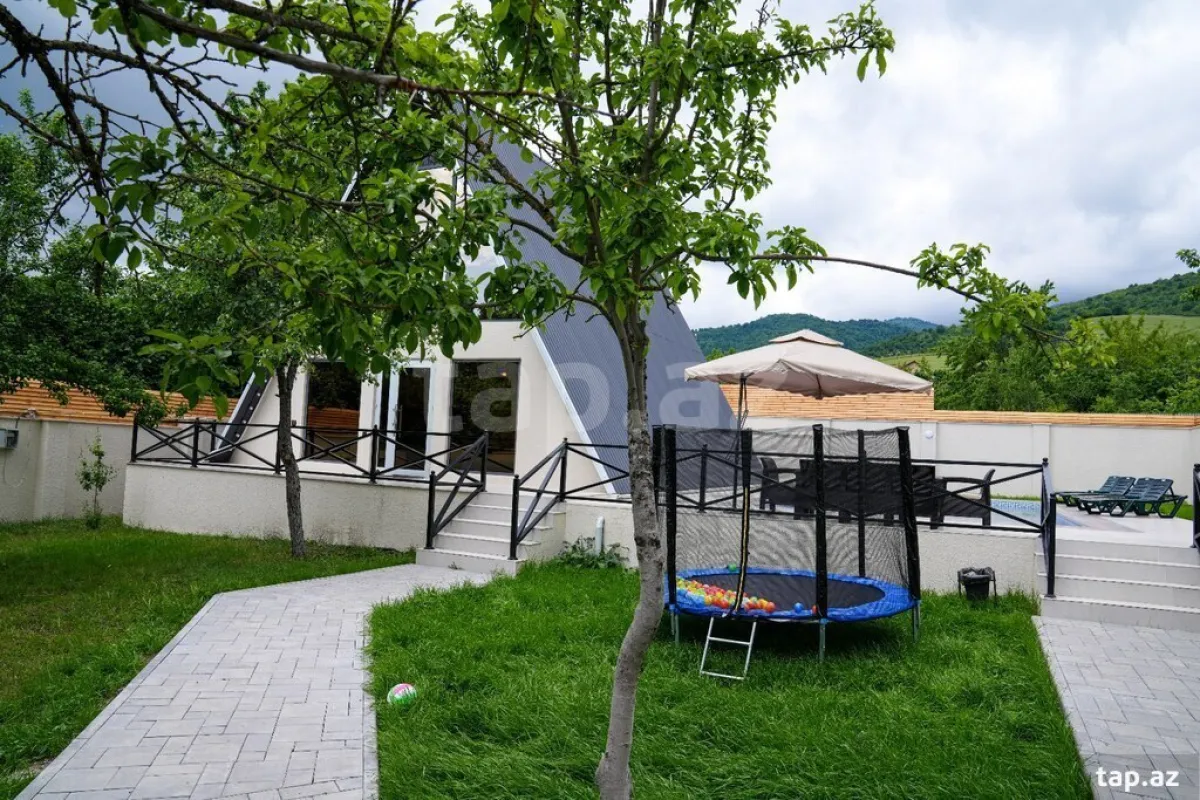 Satılır 9 otaqlı həyət evi