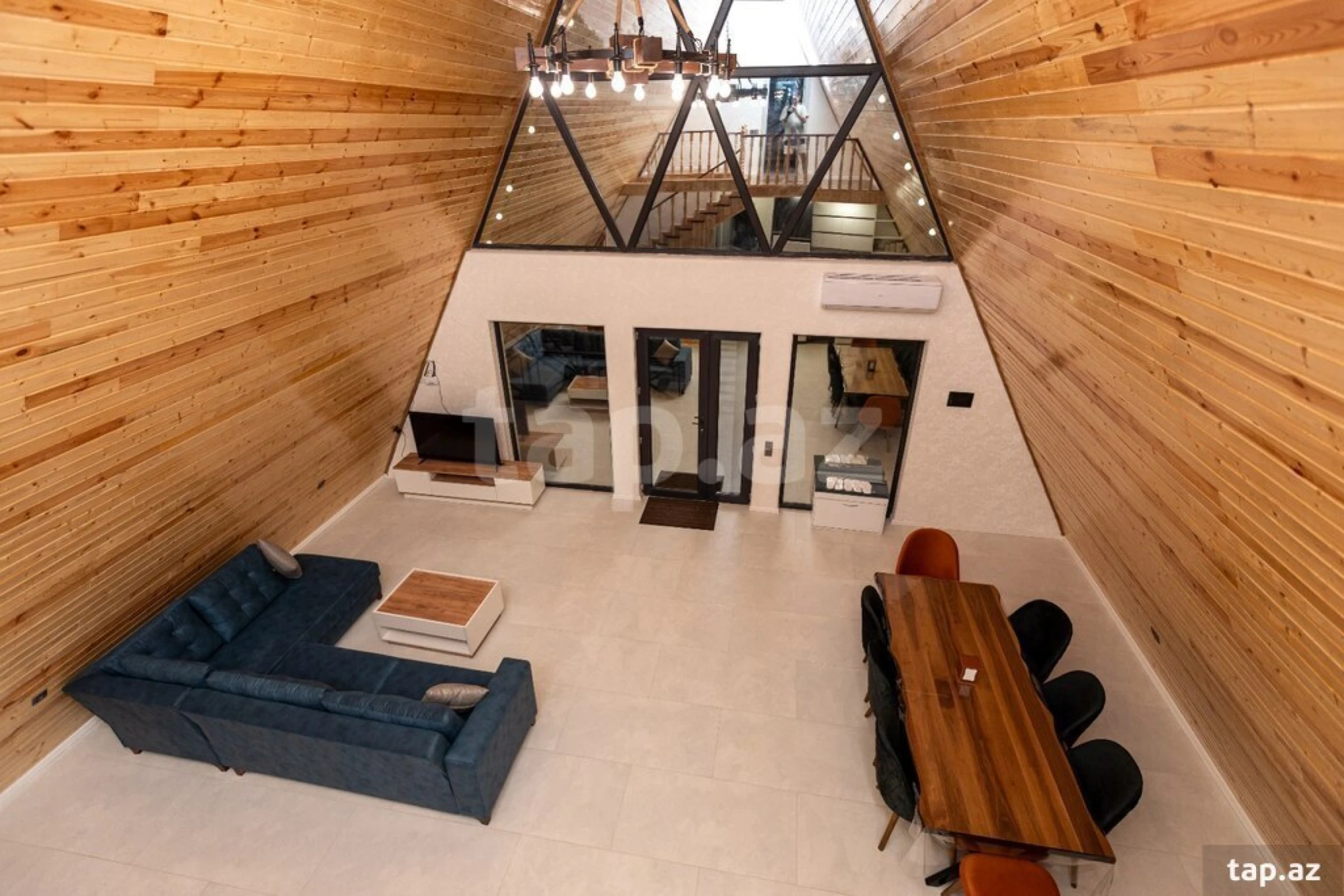 Satılır 9 otaqlı həyət evi